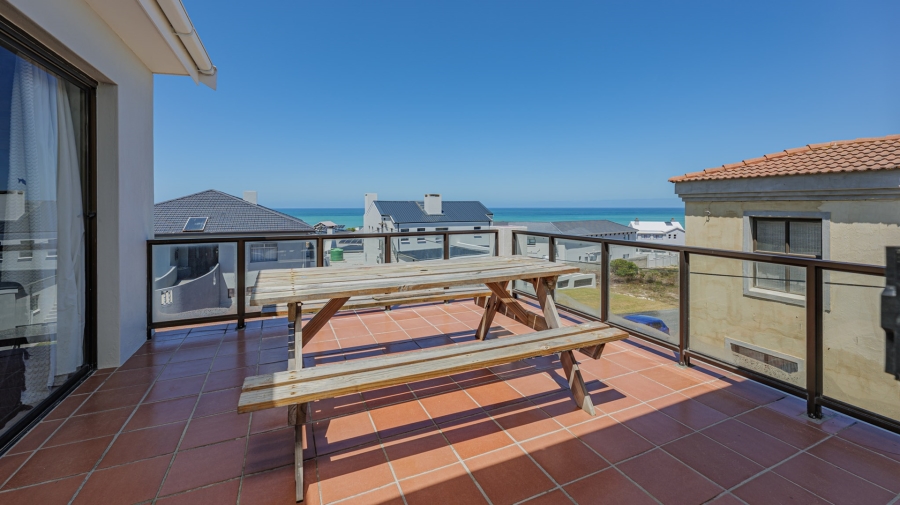 4 Bedroom Property for Sale in Struisbaai Western Cape